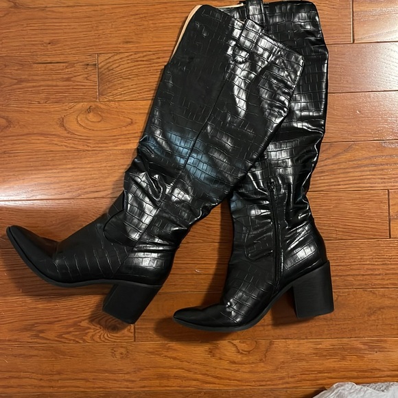 Journee Extra Wide Calf Women's Knee-high boot - Picture 4 of 8